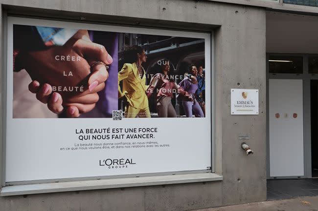 La boutique solaire Emmaüs L'Oréal de produits de beauté.