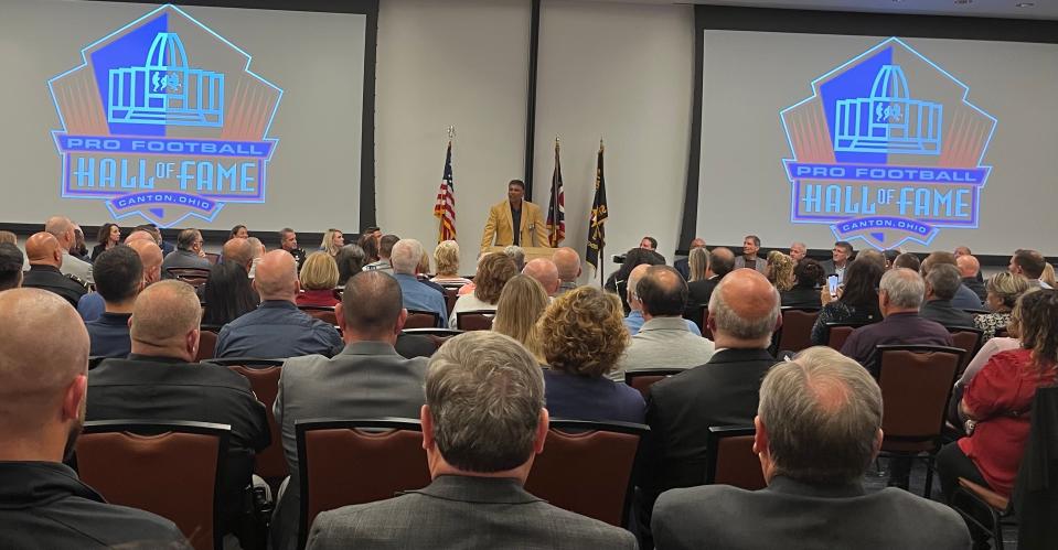 Pro Football Hall of Famer and former Cincinnati Bengal Anthony Muñoz addresses law enforcement officers from throughout northern Ohio during the U.S. Marshals annual award ceremony at the Pro Football Hall of Fame Thursday.