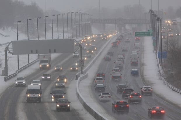 Toronto remains under a snowfall warning with total amounts of 15 to 25 centimetres expected. The snow is forecast to fall on Monday night into Tuesday morning. A major system is going to track across southern Ontario, Environment Canada says.