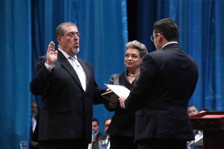 Bernardo Arévalo toma juramento como presidente de Guatemala, en la Ciudad de Guatemala, Guatemala, en las primeras horas del 15 de enero de 2024. (Xinhua/Gonzalo Pérez) (gp) (rtg) (da) (vf)