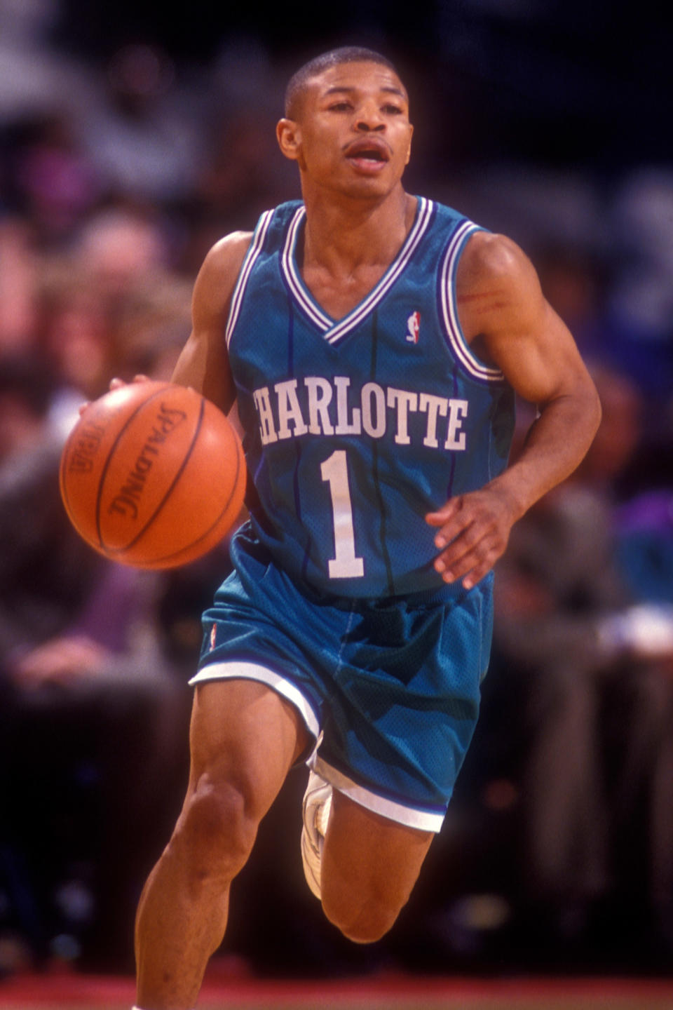 Muggsy Bogues。(Photo by Mitchell Layton/Getty Images)