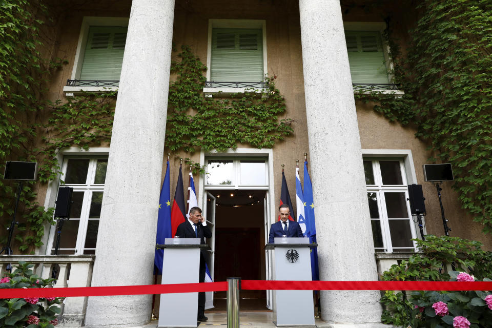 German Foreign Minister Heiko Maas and Israeli Foreign Minister Gabi Ashkenazi attend a news conference in front of the Liebermann Villa at the Wannsee lake in Berlin, Germany, August 27, 2020. (Michele Tantussi/Pool Photo via AP)