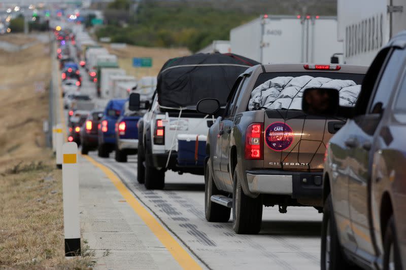 Migrants queu to cross a checkpoint during the 12th Caravan of Migrants in Sabinas Hidalgo