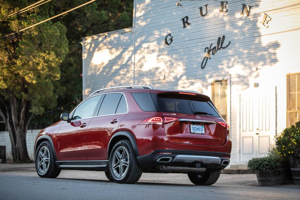 <p>Perhaps it was the added weight of the electrical components, active suspension, and giant sunroof, but the GLE450s we drove didn't feel radically quicker than the more lightly optioned GLE350s.</p>