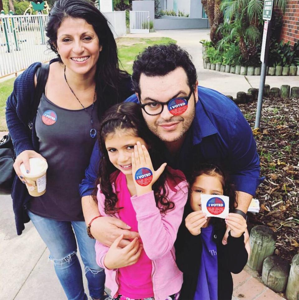 Josh Gad and family | Josh Gad/Instagram