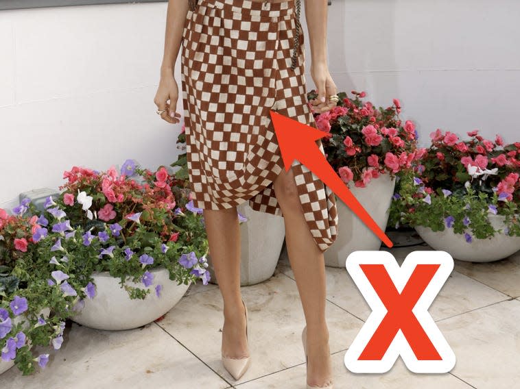 red arrow pointing to checker board print skirt zendaya on he red carpet