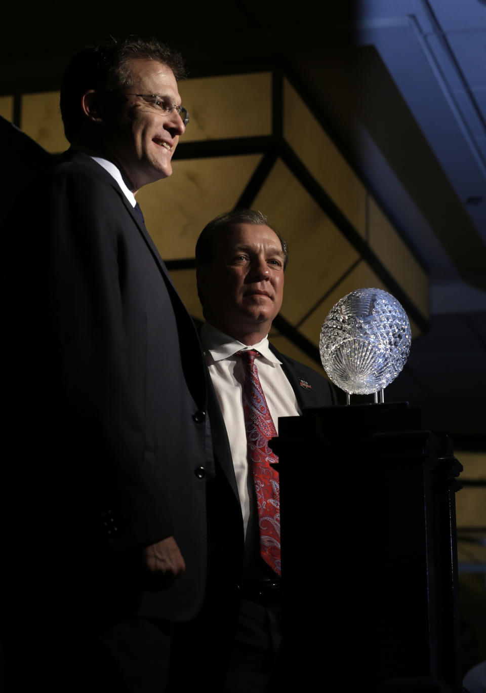 Auburn head coach Gus Malzahn, left, and Florida State head coach Jimbo Fisher pose with The Coaches' Trophy during a news conference for the NCAA BCS National Championship college football game Sunday, Jan. 5, 2014, in Newport Beach, Calif. Florida State plays Auburn on Monday, Jan. 6, 2014. (AP Photo/Morry Gash)