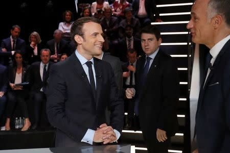 Candidate for the 2017 presidential election Emmanuel Macron, head of the political movement En Marche !, or Onwards !, arrives for a debate organised by French private TV channel TF1 in Aubervilliers, outside Paris, France, March 20, 2017. REUTERS/Patrick Kovarik/Pool