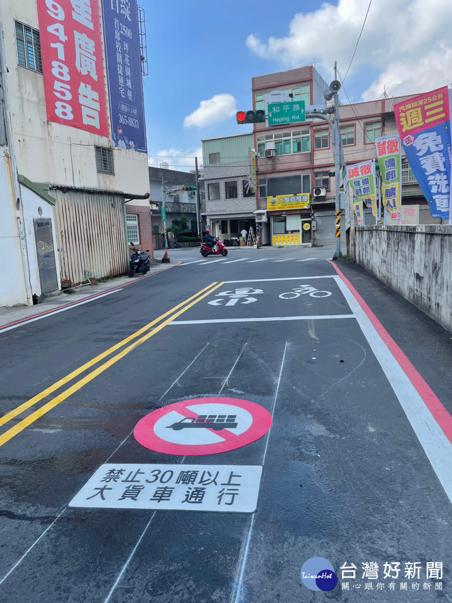 八德區富榮街與和平路口大貨車禁行科技執法。