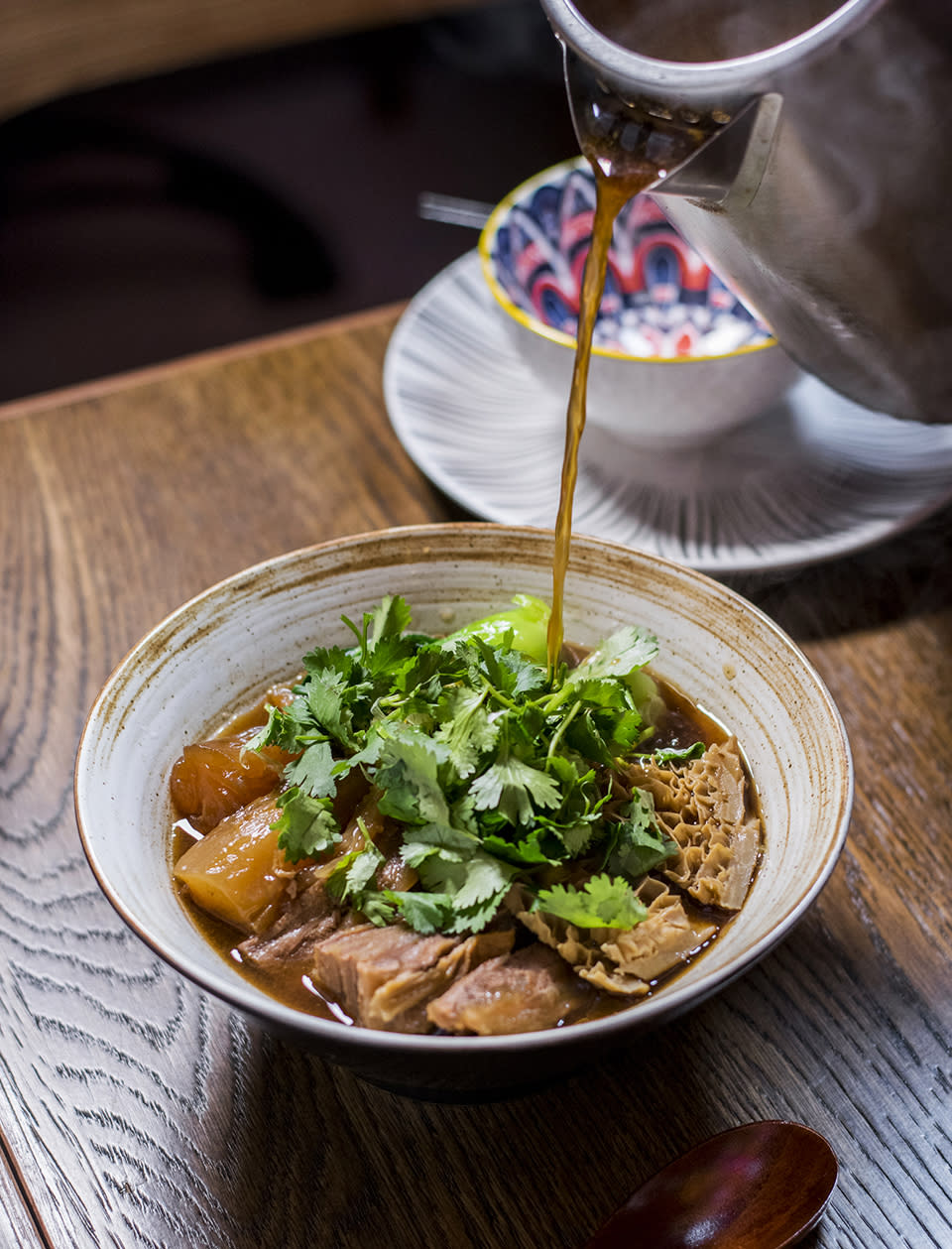 北角美食︱花燈高掛台灣菜小店 席前加湯！黑麻油蟲草花雞湯麵