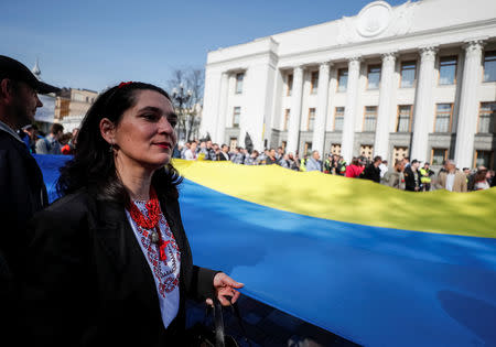 Activists attend a rally to demand lawmakers vote for a law that grants special status to the Ukrainian language and introduces mandatory language requirements for public sector workers, in front of the parliament building in Kiev, Ukraine April 25, 2019. REUTERS/Gleb Garanich