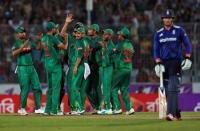 Cricket - England v Bangladesh - Second One Day International - Sher-e-Bangla Stadium, Dhaka, Bangladesh - 09/10/16. Bangladesh players celebrate taking Ben Duckett's wicket. REUTERS/Cathal McNaughton