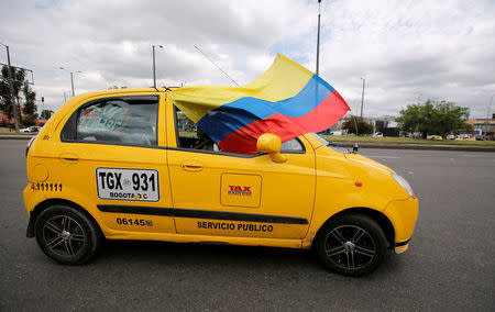 Taxi drivers protest against Uber in Bogota, Colombia, October 23, 2017. REUTERS/Jaime Saldarriaga