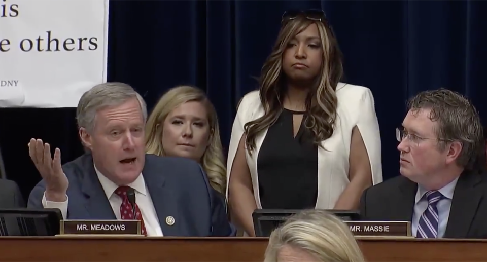 Rep. Mark Meadows, R-N.C., speaks to Michael Cohen during a House Oversight Committee hearing as Lynne Patton stands behind him. (Screengrab: Yahoo News Video)