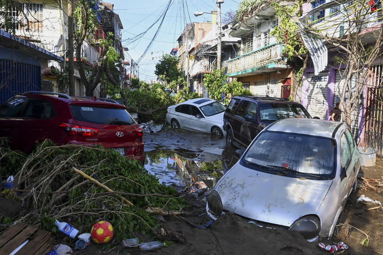 Vista de los daños causados tras el paso del huracán Otis en Acapulco, estado de Guerrero, México, tomada el 26 de octubre de 2023. El huracán Otis mató al menos a 27 personas mientras azotaba la ciudad turística de Acapulco en México como un huracán de categoría 5 en la escala, informaron las autoridades el jueves, en lo que los residentes calificaron como un 