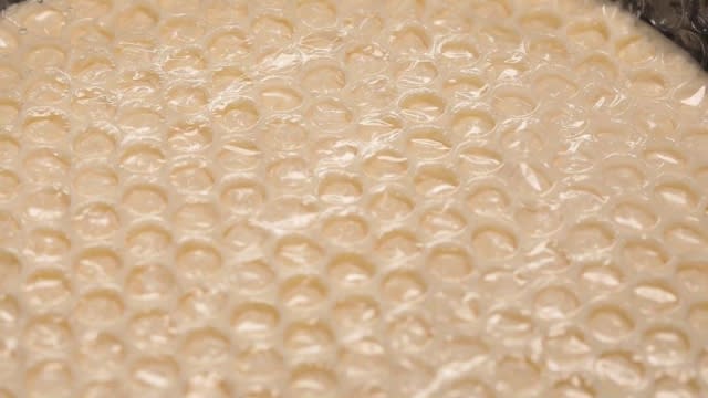 Bubble wrap on cheesecake