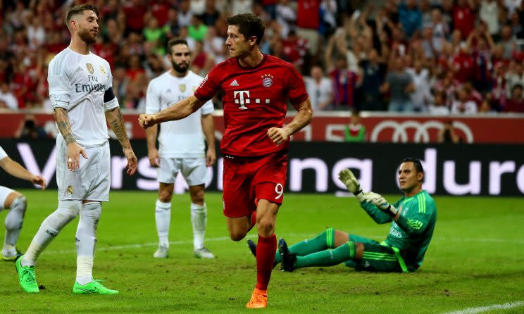 So wollen das die Bayern-Fans sehen: Lewy jubelt, Ramos leidet (Foto: Getty Images)