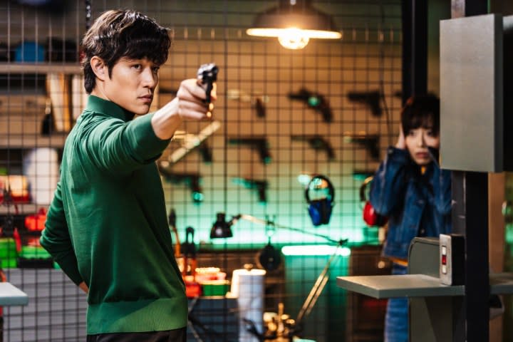 A man aims a gun in City Hunter.