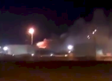 葉門叛軍青年運動(Houthi)發射了1枚飛彈，擊中沙烏地阿美石油公司(Saudi Aramco)位於沙烏地阿拉伯紅海港市吉達(Jeddah)的一處輸油站。(圖擷取自推特)