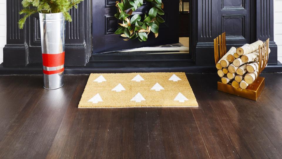 diy christmas wreaths, magnolia wreaths aligned on a black front door