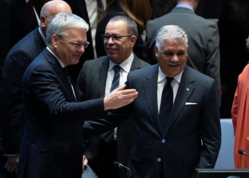 Belgian Foreign Minister Didier Reynders (L) speaks with his Dominican counterpart Miguel Vargas