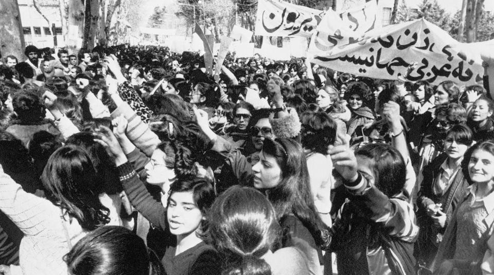 Thousands of Iranian women march in Tehran on March 12, 1979. <a href="https://newsroom.ap.org/detail/IranRevolutionWomen/0e669bf5cd5a42fc8e30a9398d680847/photo?Query=iran%20women%20protests%20&mediaType=photo&sortBy=&dateRange=Anytime&totalCount=318&currentItemNo=198" rel="nofollow noopener" target="_blank" data-ylk="slk:AP Photo/Richard Tomkins;elm:context_link;itc:0;sec:content-canvas" class="link ">AP Photo/Richard Tomkins</a>