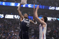 Dallas Mavericks forward P.J. Washington (25) goes up to dunk over Oklahoma City Thunder's Chet Holmgren, right, during the first half in Game 3 of an NBA basketball second-round playoff series, Saturday, May 11, 2024, in Dallas. (AP Photo/Tony Gutierrez)