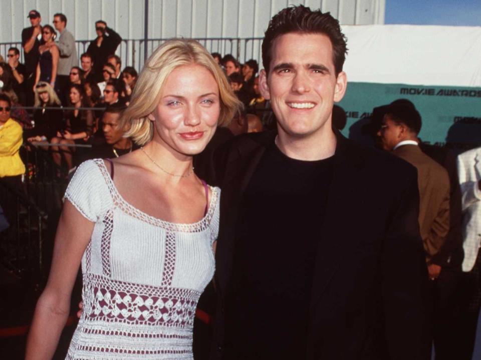 Cameron Diaz könnte mit ihren Bekanntschaften aus der Film- und Musik-Branche schon beinahe eine eigene Bildergalerie füllen. Nur noch ein Beispiel: Ende der 90er-Jahre ging die Schauspielerin mit "Verrückt nach Mary"-Co-Star Matt Dillon aus. (Bild: Brenda Chase / Online USA, Inc. / Getty Images)