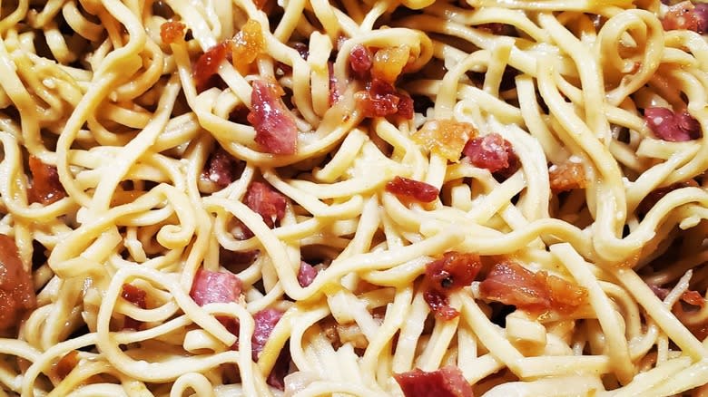 close up of ramen carbonara