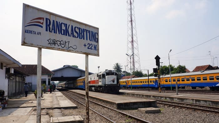First stop: Hopping a train from Tanah Abang Station to Rangkas Bitung Station is the fastest way to reach Baduy village from Jakarta. (
