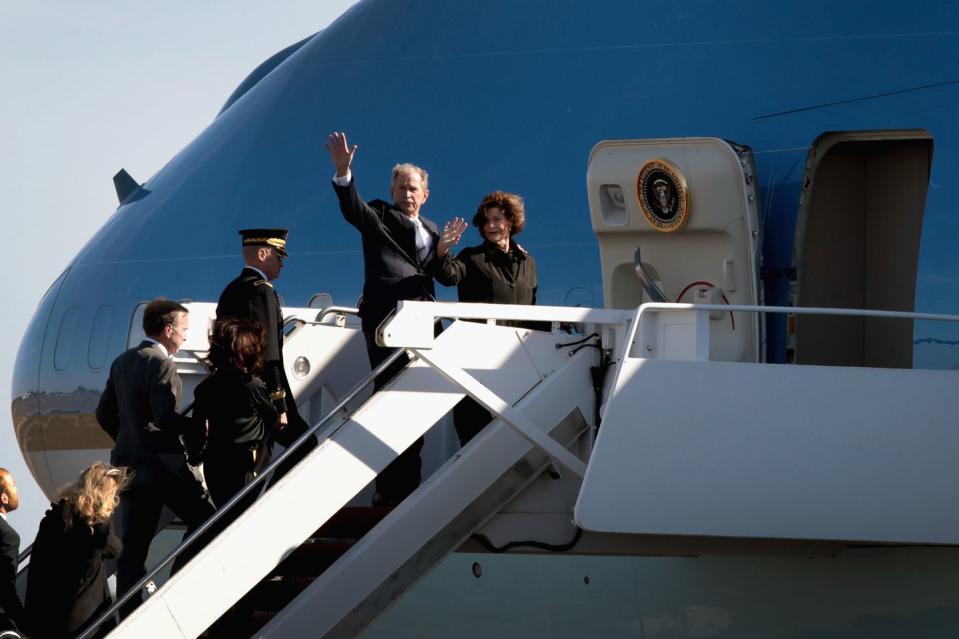 6) The Bush family waves goodbye as they depart for Maryland.