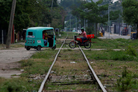 Vehicles cross railway tracks in Tenosique, Tabasco, Mexico, April 13, 2017. REUTERS/Carlos Jasso