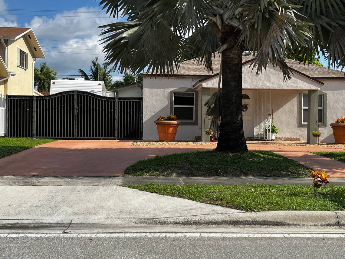 The City of Hialeah wants to prohibit parking recreational vehicles in backyards, allowing only side parking for 33-foot vehicles and front parking for 24-foot vehicles. VERÓNICA EGUI BRITO /vegui@elnuevoherald.com