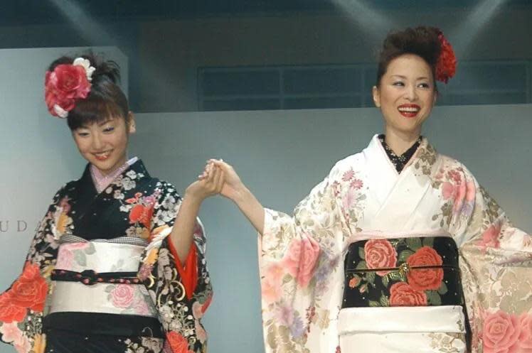 松田聖子（右）與女兒神田沙也加曾同框出席和服活動。（翻攝自《女性SEVEN》）
