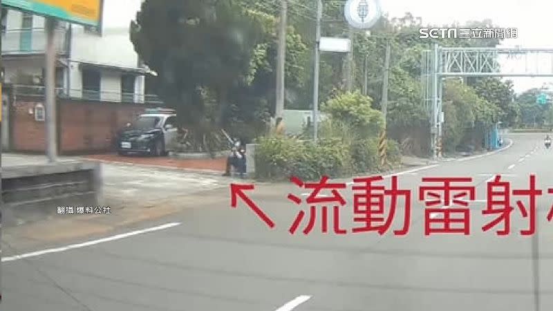 男子發文質疑，為何已進入區間測速路段，警方還使用雷射槍測速？（圖／翻攝自爆料公社）