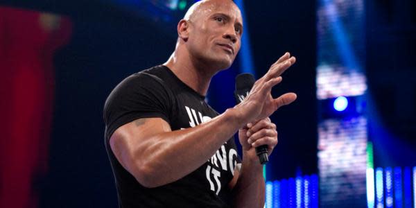 Dwayne Johnson sorprende a un fan regalándole una camioneta