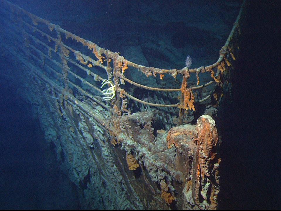 Titanic_wreck_bow