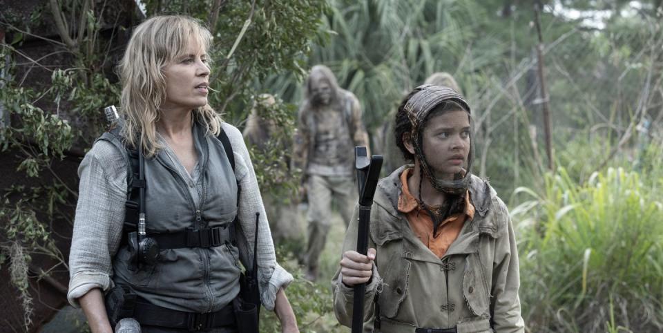 kim dickens as madison clark, zoey merchant as wren fear the walking dead season 8, episode 1