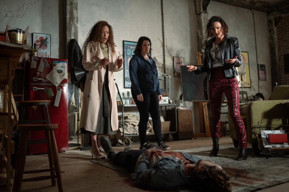 l r tawny cypress as taissa, melanie lynskey as shauna and juliette lewis as natalie in yellowjackets, “doomcoming” photo credit kailey schwermanshowtime