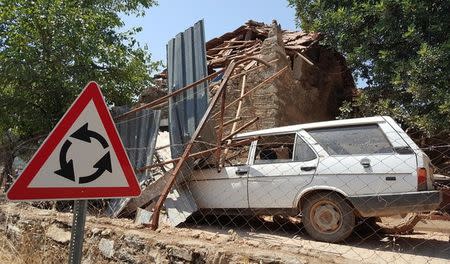 A damaged car and a house are seen after an earthquake in the village of Yaliciftlik near the resort town of Bodrum in Mugla province, Turkey, July 21, 2017. REUTERS/Kenan Gurbuz
