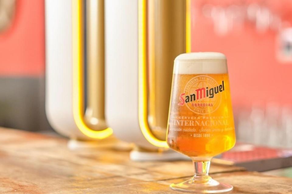 Budweiser has signed a deal to distribute San Miguel in the UK.