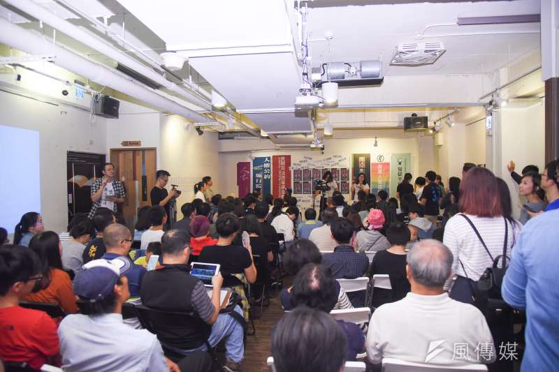 20181010-台灣廢除死刑推動聯盟10日舉行「在。不在。」講座，向台灣死刑平反者致敬，吸引眾多民眾到場參與。（羅紹文攝）