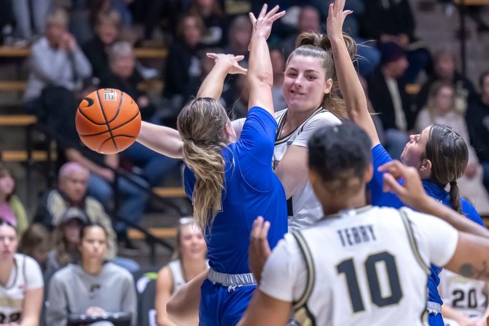 Purdue Boilermakers guard Sophie Swanson (31) makes the pass of the game to Purdue Boilermakers guard Jeanae Terry (10) during the NCAA women’s basketball game against the Indiana State Sycamores, Wednesday, Dec. 20, 2023, at Mackey Arena in West Lafayette, Ind. Purdue won 79-63.