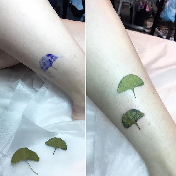 L'artiste utilise des pochoirs entièrement naturels afin de dessiner les tatouages. 