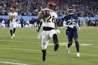 Cincinnati Bengals running back Joe Mixon (28) runs intopo the end zone for a touchdown against the Tennessee Titans during the second half of an NFL divisional round playoff football game, Saturday, Jan. 22, 2022, in Nashville, Tenn. (AP Photo/Mark Zaleski)