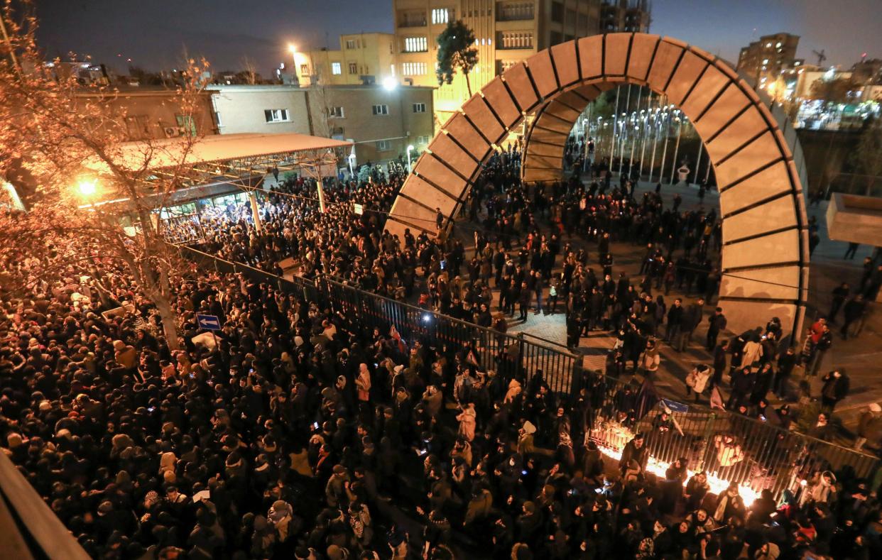 Iranian students demonstrate on Saturday following a tribute for the 176 people who were killed after Iran accidentally shot down a passenger airline on Wednesday. (Photo: ATTA KENARE via Getty Images)