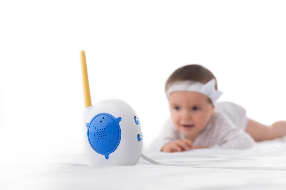 Eltern müssen sich auf ein Babyphone verlassen können - Stiftung Warentest hat 20 Geräte getestet. (Symbolbild: Getty Images)