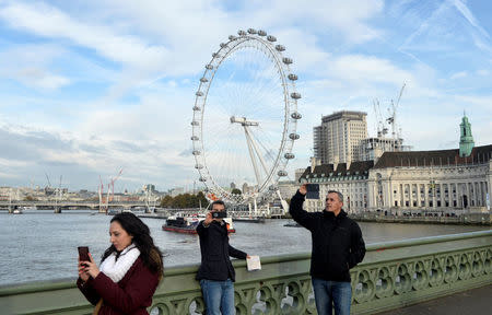 Tourists visit central London, Britain, November 16, 2017. Picture taken November 16, 2017. REUTERS/Mary Turner