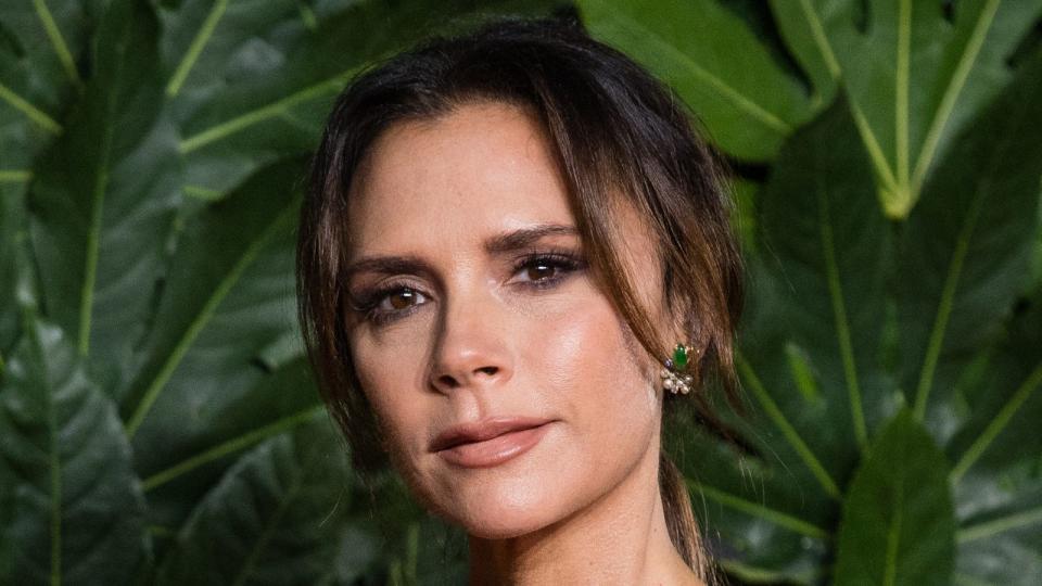 <p> Queen of the Kohl (if you haven’t yet tried VB’s Satin Kajal Liner, you really should), Victoria Beckham knows exactly what makes a good smoky eye. Her smudgy blend of browns is spot-on. </p>