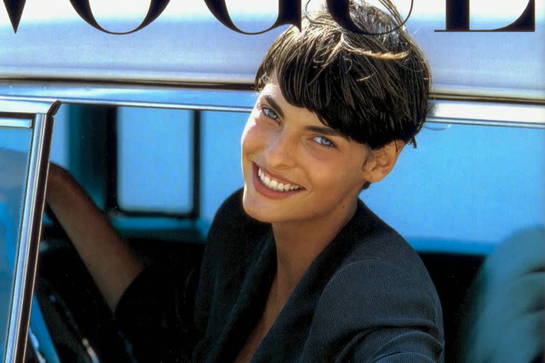 Las supermodelos muestra las carreras de Naomi Campbell, Cindy Crawford, Linda Evangelista y Christy Turlington, en donde nada es lo que parece